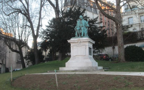 Statue of Ben Franklin with new pathway below, Trocadéro, Paris